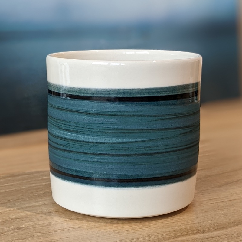 tasse porcelaine rayures horizontales bleu